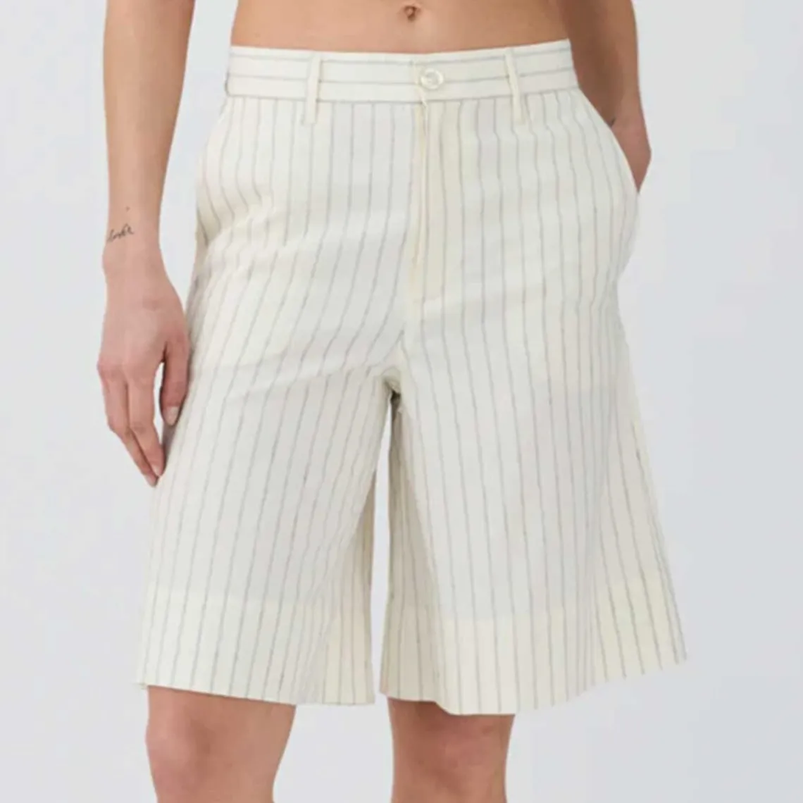 CARINA FRENCH SHORTS | ECRU
