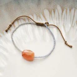 GAZE CARNELIAN BRACELET