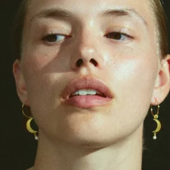 HALF MOON CREOLE W/PEARL - 1 STK. | FORGYLDT