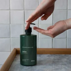 HÅND OG KROPSLOTION 500 ML | SKOG