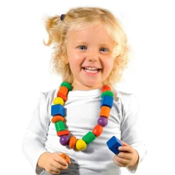 JEG LÆRER AT TRÅDE PERLER