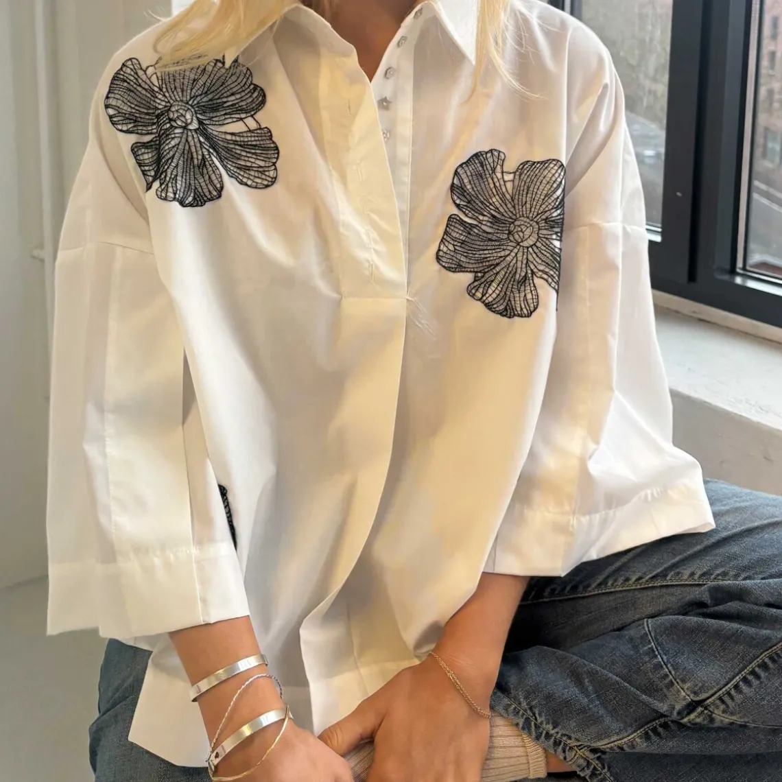 KLARA FLOWER EMB BLOUSE | WHITE