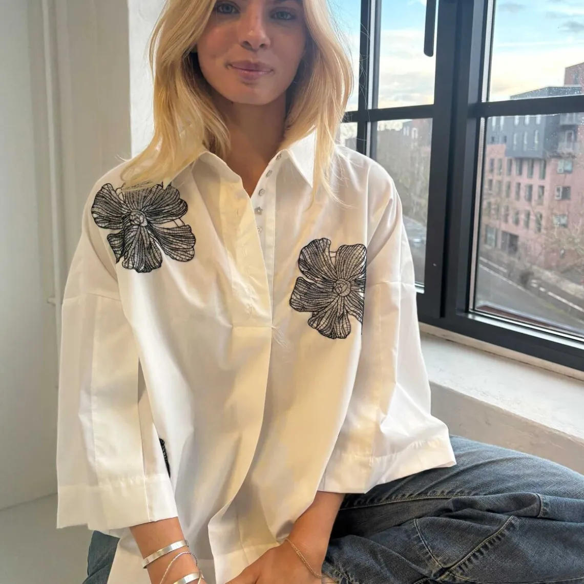 KLARA FLOWER EMB BLOUSE | WHITE