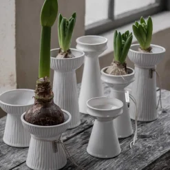 LØGVASE RIFLET I HVID 11X11 CM