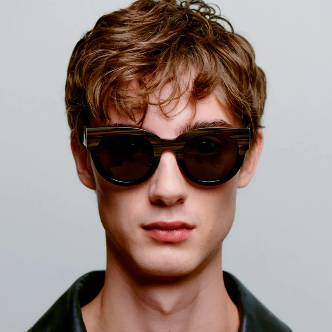 LILLY SOLBRILLER | STRIPED HORN/SORT