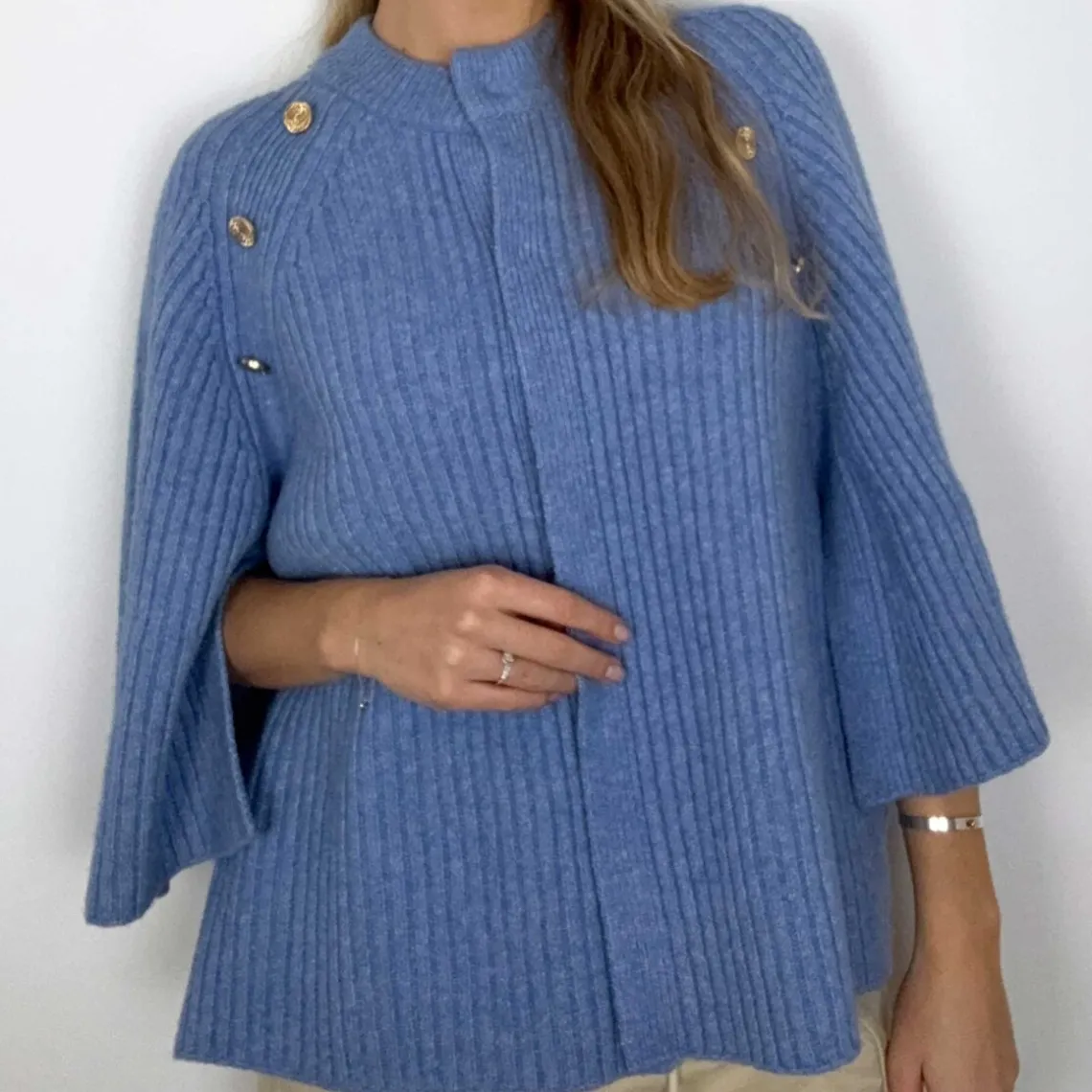 LOUIS CAPE | LIGHT BLUE