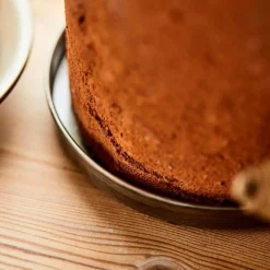 LYSBAKKE MED KANT | MESSINGFARVET