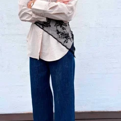 MIRIANA TRIANGLE LACE SCARF | BLACK