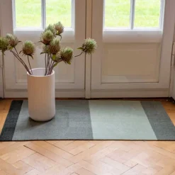 MÅTTE STRIPES HORIZONTAL 40X60 | LYS/STØVET/MØRK GRØN