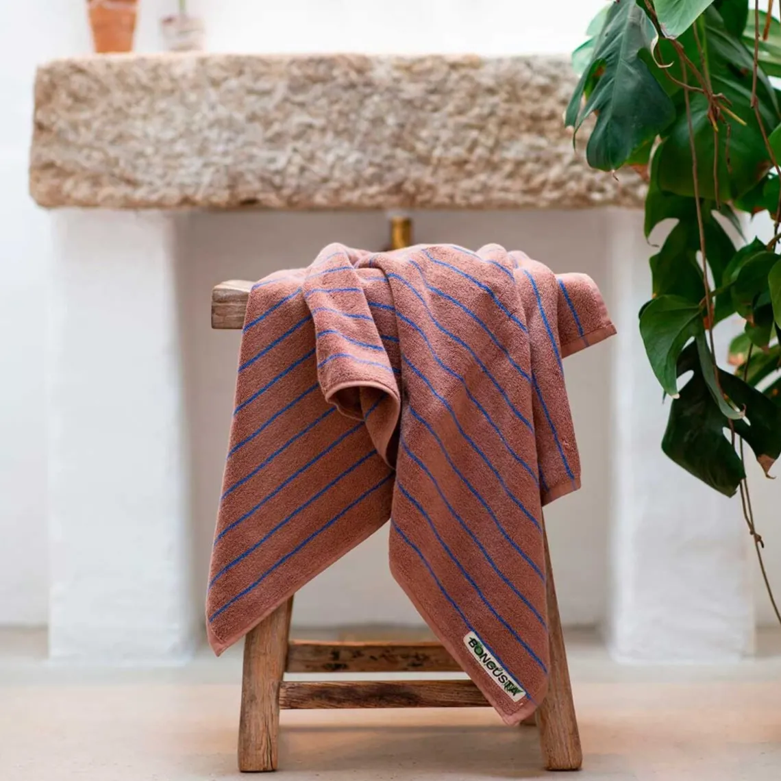 NARAM BADEHÅNDKLÆDE 70X140 CM | CAMEL/ULTRAMARINE