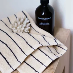 NARAM GÆSTEHÅNDKLÆDE 30X50 CM | CREME/INK