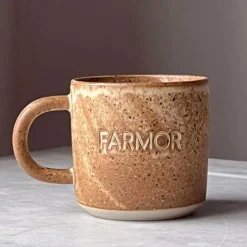 ODA KOP M/NAVN I STENTØJ 8X8CM | FARMOR BRUN