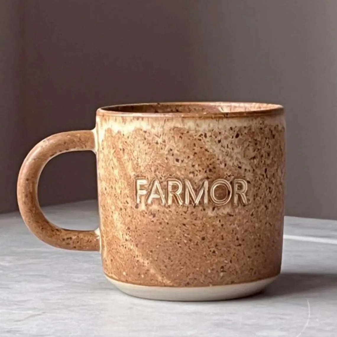 ODA KOP M/NAVN I STENTØJ 8X8CM | FARMOR BRUN