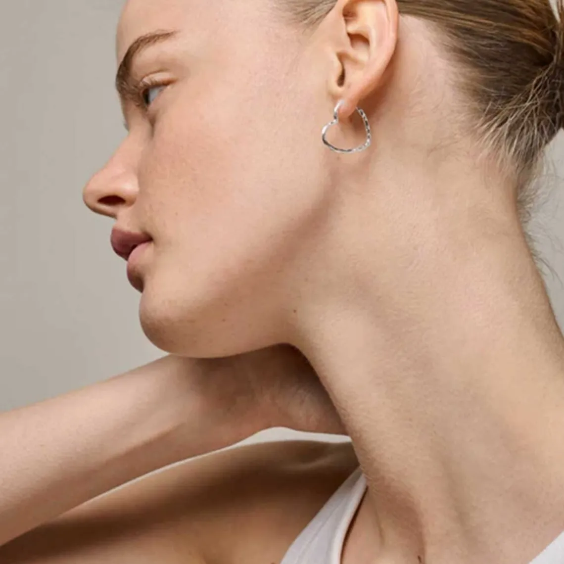 ORGANIC HEART MEDIUM HOOPS | SØLV