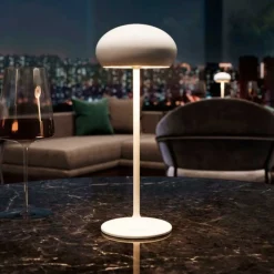 PEBBLE GENOPLADELIG BORDLAMPE | SAND