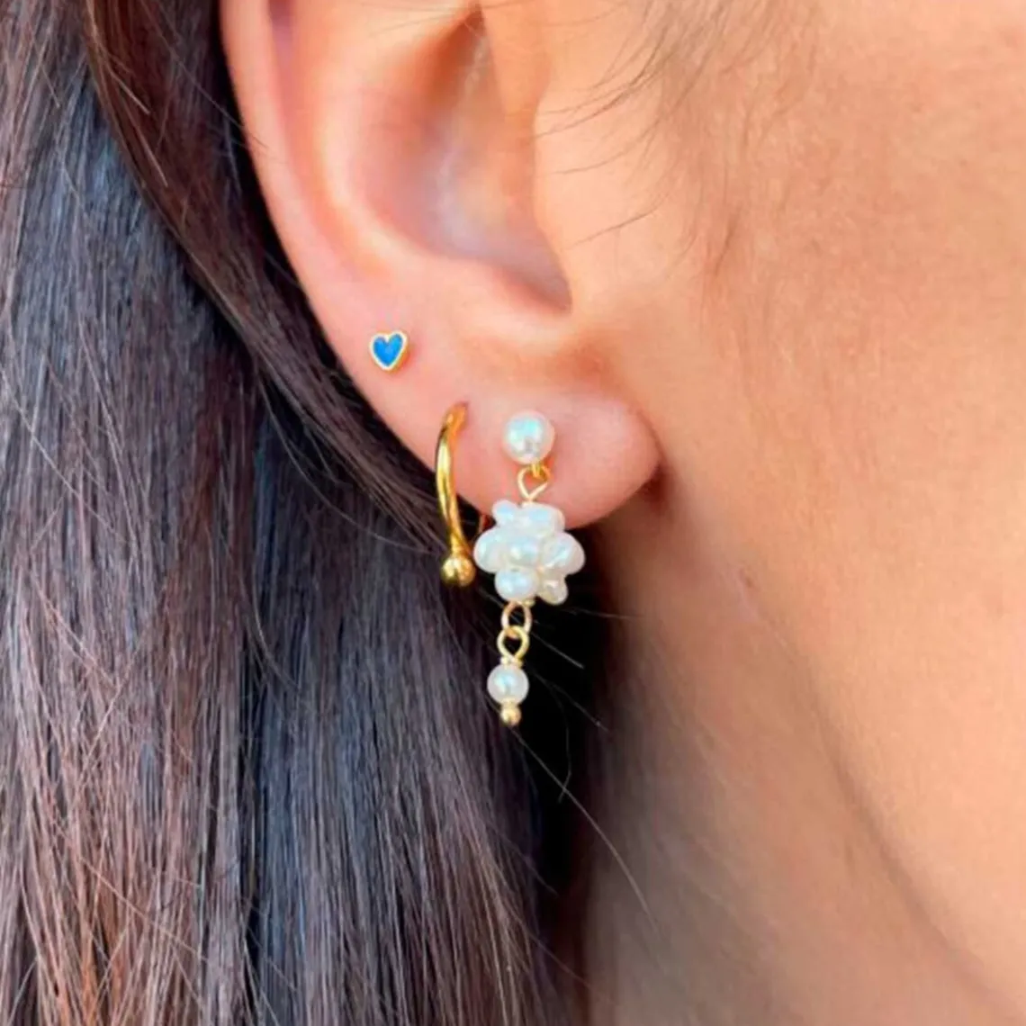 PETIT LOVE HEART ØRERING - 1 STK. | FORGYLDT M/KOBOLT BLÅ ENAMEL