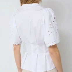 POPPY EMB SS V-SHIRT | WHITE