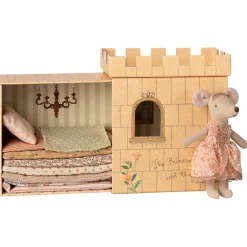 PRINSESSEN PÅ ÆRTEN, STORESØSTER