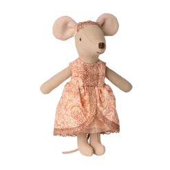 PRINSESSEN PÅ ÆRTEN, STORESØSTER