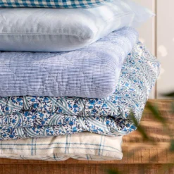 PUDE EBBE NATUR 50X50 CM | MØRKEBLÅ TERN