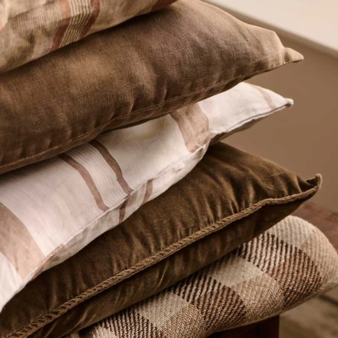 PUDE INKL. FYLD 50X50 CM | NATUR/BRUN