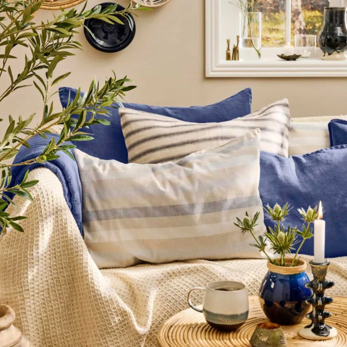 PUDE NATUR M/STRIBER 50X70 CM | HVIDE/LYSEBLÅ STRIBER