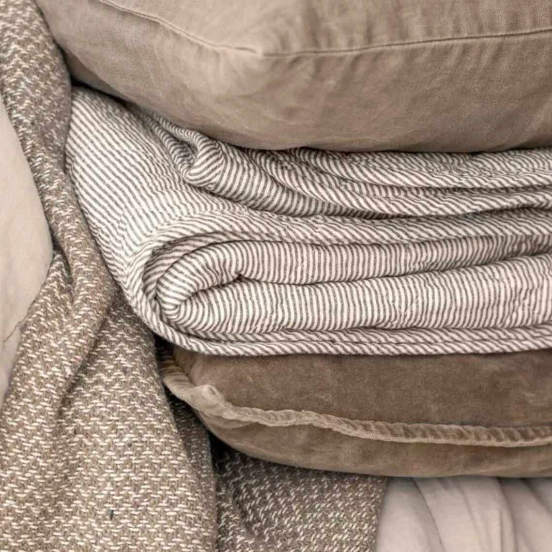 PUDE VELOUR INK. FYLD 50X50 CM | LINEN