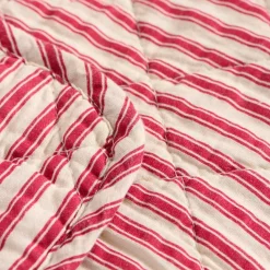 QUILT SAND M/RØDE STRIBER