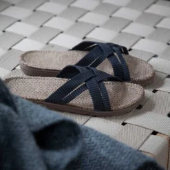 SHANGIES WOMAN NO. 1 | CHARCOAL