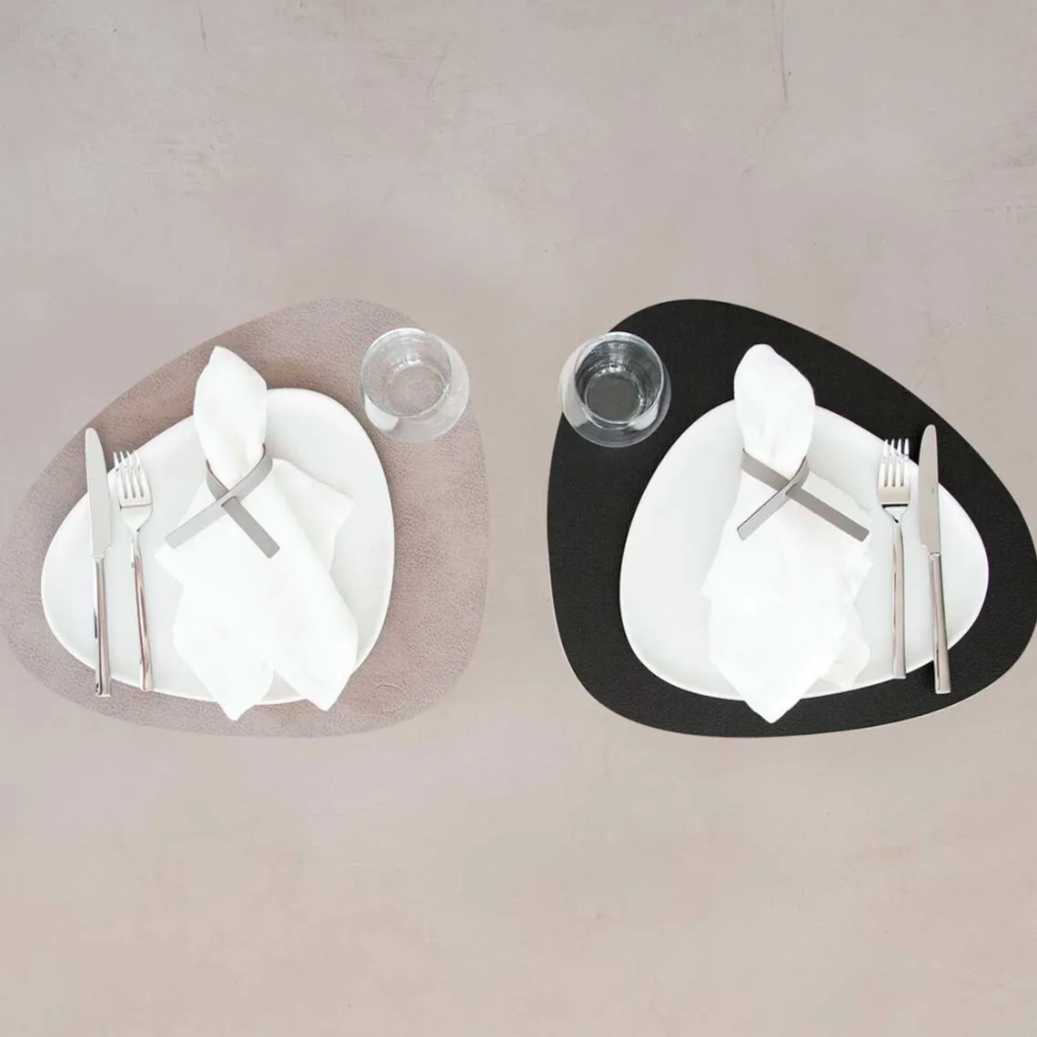 TABLE MAT CURVE L BULL REVERSIBLE | WARM GREY/BLACK