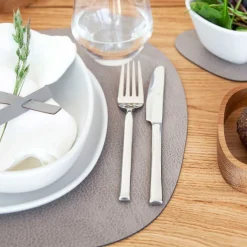 TABLE MAT CURVE L BULL REVERSIBLE | WARM GREY/BLACK