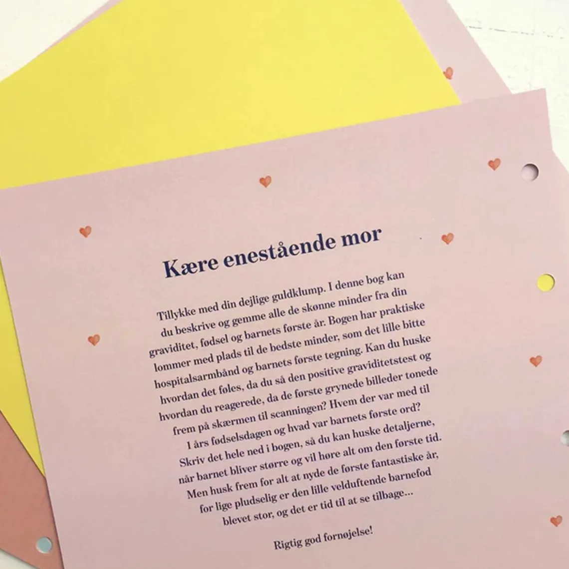 TIL DEN ENESTÅENDE MOR SIDER