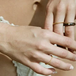 TWISTED RING | FORGYLDT