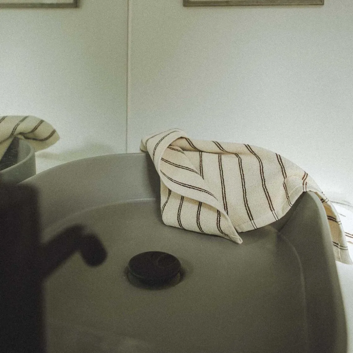 UNA HÅNDKLÆDE | BROWN RAIN